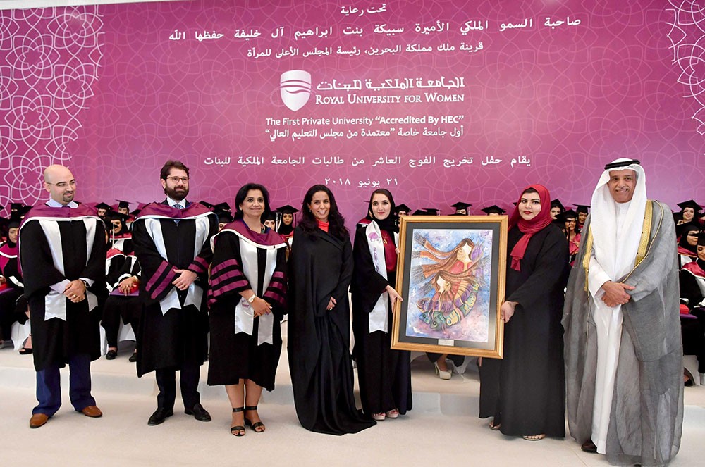 قرينة عاهل البلاد المفدى تنيب سمو الشيخة نيلة بنت حمد آل خليفة لتخريج الفوج العاشر من طالبات الجامعة الملكية للبنات