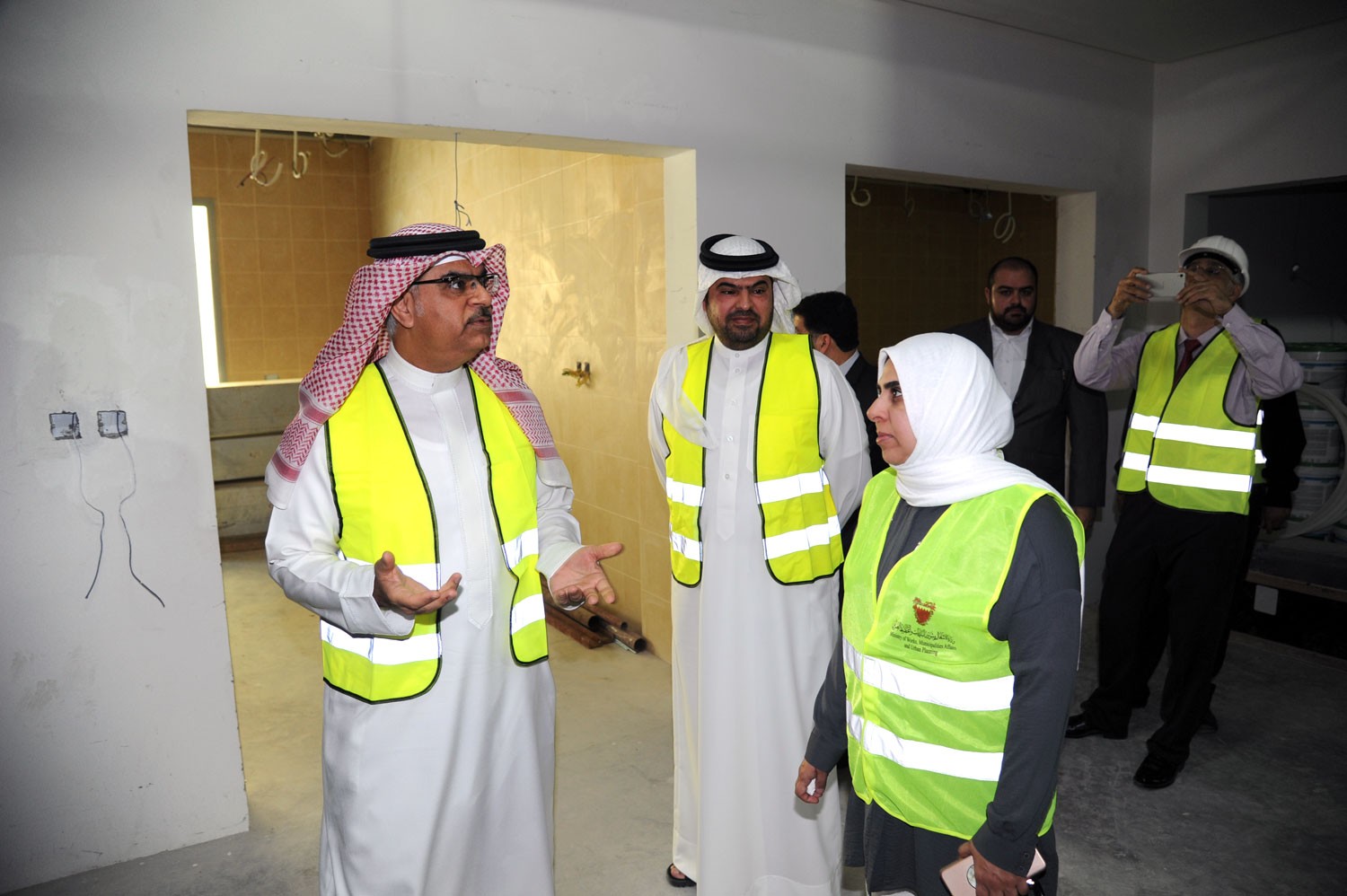 الخياط يتفقد مراحل الإنجاز في مشروع غسيل الكلى بمنطقة الحنينية