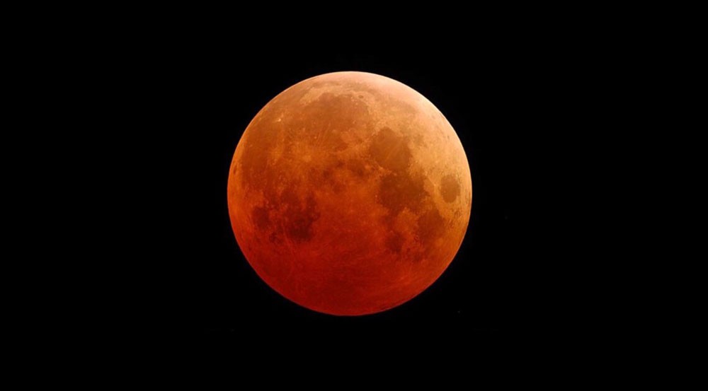 العصفور: البحرين على موعد مع أطول خسوف كلي في القرن 21