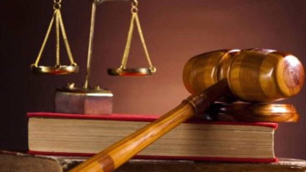 5 سنوات لشقيقين اعتديا على شرطيين حضرا للقبض على أحدهما