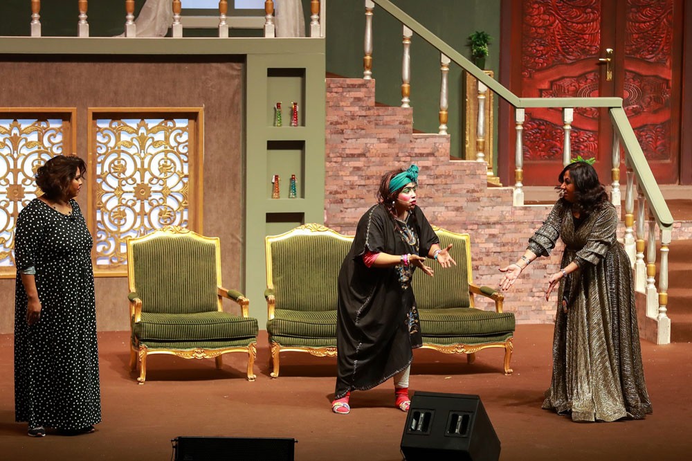 مسرحية الرعب الكوميدية "البيت بيت أبونا" سلّطت الضوء على قضايا إنسانية