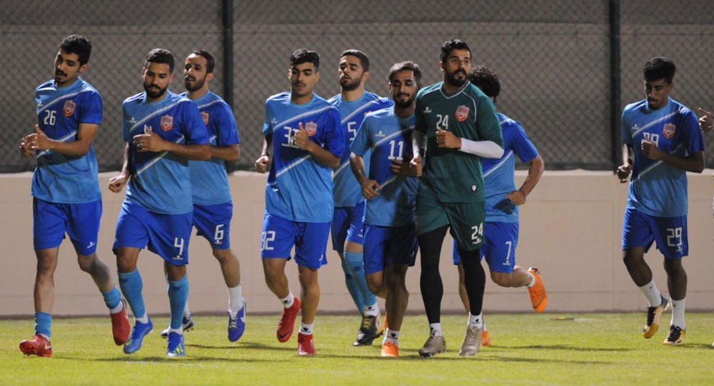 "الأحمر" يغادر إلى معسكر التشيك بـ 24 لاعبًا