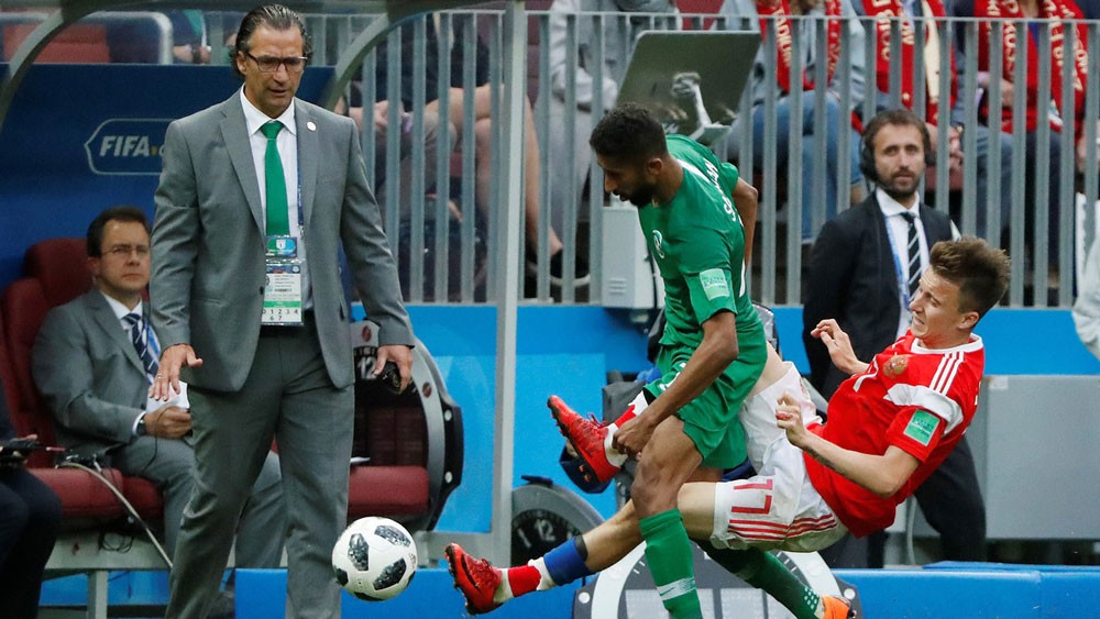اتحاد القدم السعودي يمدد عقد بيتزي حتى كأس آسيا 2019