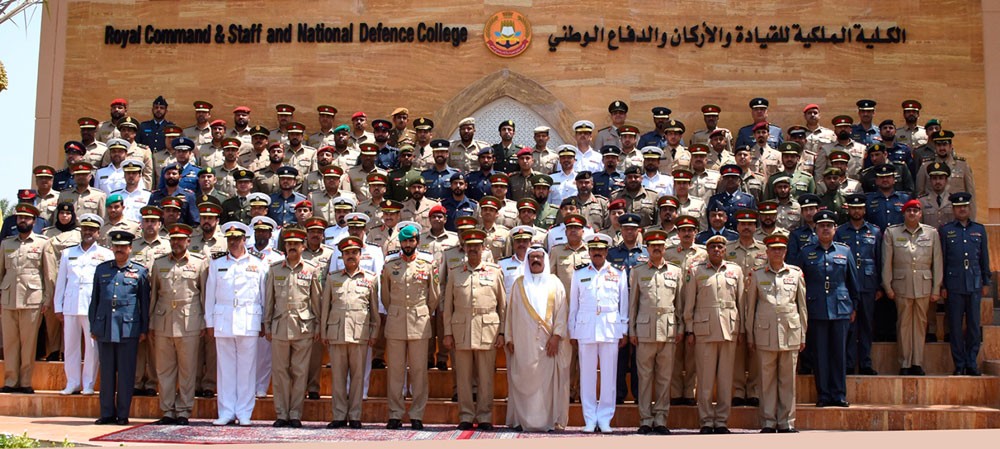 جلالة الملك ينيب القائد العام لقوة دفاع البحرين لحضور حفل تخريج دورة القيادة والأركان المشتركة