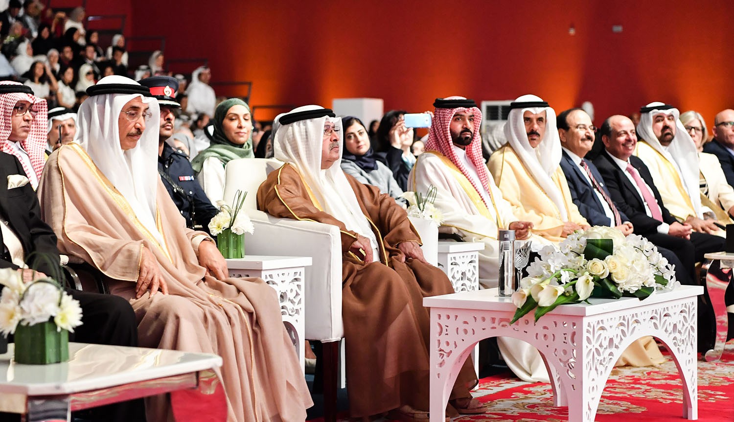 سمو الشيخ علي بن خليفة يحضر حفل تخرج الكلية الملكية للجراحين