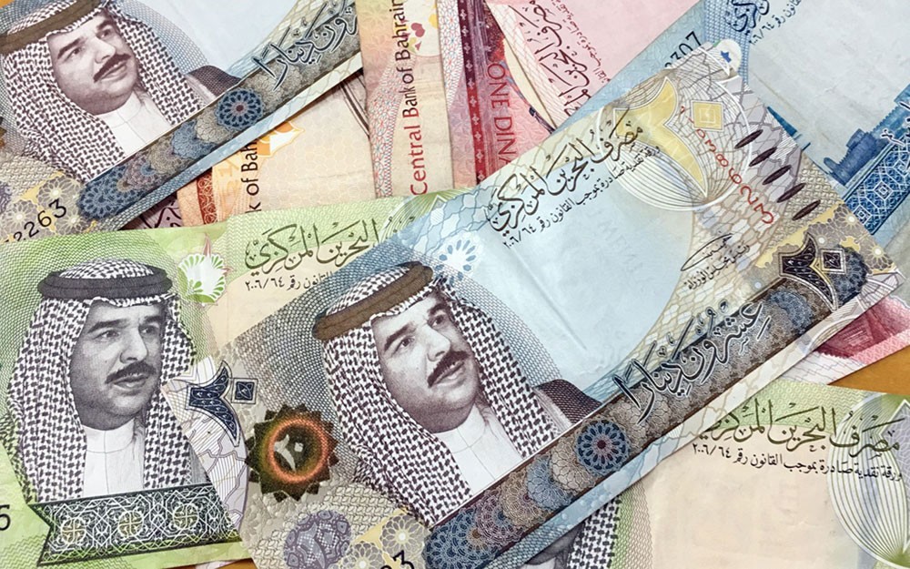 الدينار البحريني يتعافى بقوة بعد الدعم الخليجي الثلاثي