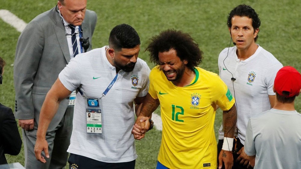 "سرير روسي" أخرج البرازيلي مارسيلو باكياً أمام صربيا