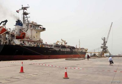 التحالف العربي : الحوثيون يحتجزون سفينة بالحديدة منذ شهرين