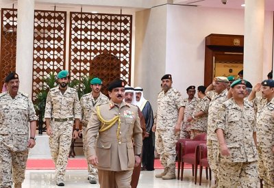 جلالة الملك المفدى يزور القيادة العامة لقوة دفاع البحرين	