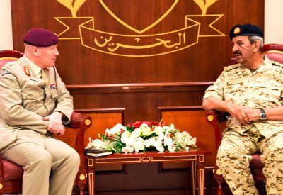 القائد العام لقوة الدفاع يستقبل كبير مستشاري الدفاع البريطاني للشرق الأوسط