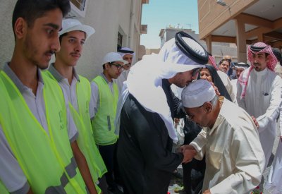 خالد بن حمد يشيد بطاقات الطلبة ويوجه باعتماد تطبيق مبادرة #ديرتك_اولى في جميع مدارس البحرين