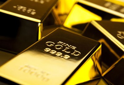 الذهب يلامس أعلى المستويات في أسبوع مع هبوط الدولار