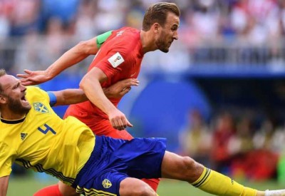 سبب "غريب" وراء قمصان إنجلترا الحمراء بمباراة السويد