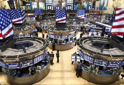 الأسهم الأمريكية تنهي آخر جلسات الأسبوع مرتفعة بدعم من نمو قوي للوظائف في الولايات المتحدة