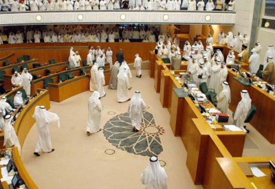 الكويت.. حكم بالسجن 3 سنوات للمتهمين باقتحام مجلس الأمة