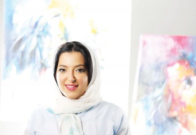 الفنانة حمده النشمي تترشح لجائزة أفضل فنان صاعد بمعرض فنون دبي العالمي