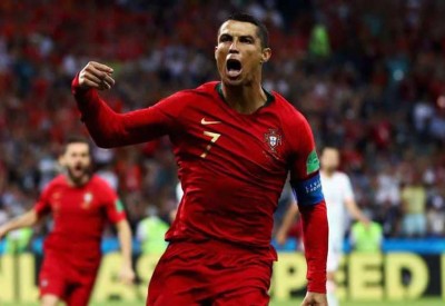 رونالدو يوقع عقدا رسميا بـ"الدم" في إيطاليا