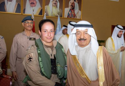 سمو رئيس الوزراء يشهد اول طلعة جوية للشيخة عائشة بنت راشد بطائرة قتالية