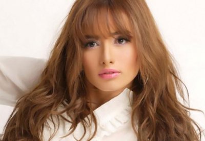 الفنانة زينة تنفي أن تكون أنها قيد الاقامة الجبرية في دبي
