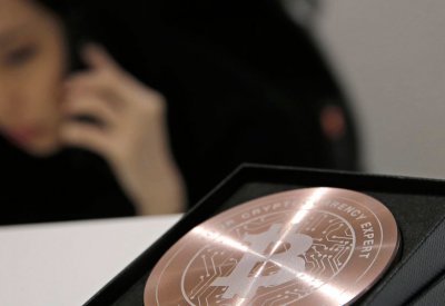 "EOS" تنافس "Bitcoin" بأكبر خسائر العملات الرقمية