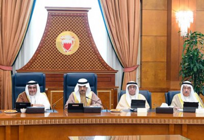 رئيس الوزراء يوجه إلى اعتماد 15 مليون دينار للشراء المباشر والفوري لـ 650 نوع من الدواء 