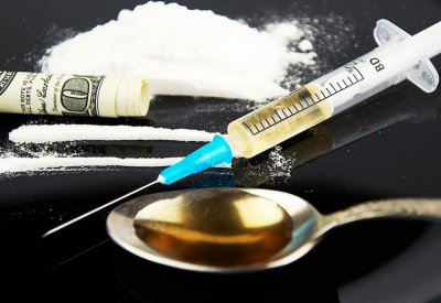 بدء محاكمة شبكة تهريب مخدرات تضم 7 متهمين منهم اثنين إفريقيين
