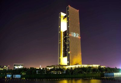 عرض ضوئي احتفالاً بتقديم البحرين لتقريرها الطوعي لتنفيذ أهداف التنمية المستدامة 2030