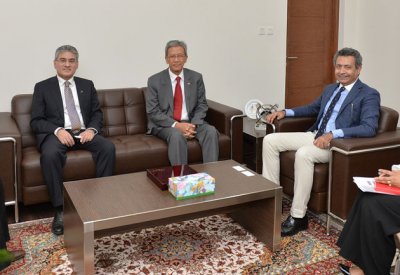 الرئيس التنفيذي لشركة مطار البحرين و السفير الإندونيسي يبحثان سبل التعاون بين البلدين