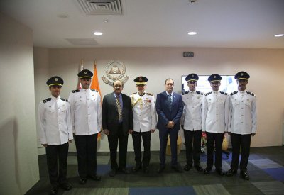 مدير عام الدفاع المدني يشهد حفل تخريج عدد من الضباط 