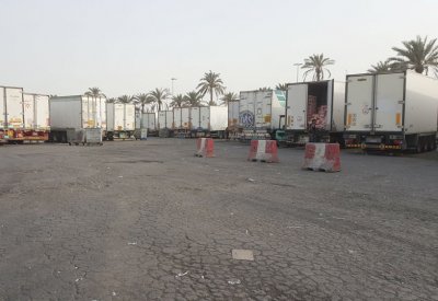 طرد الشاحنات من "باركات" السوق المركزي بعهدة وزير الأشغال