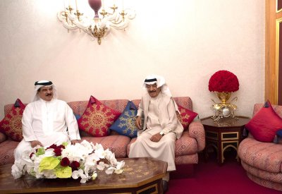 جلالة الملك: يشيد بالدور الكبير الذي يضطلع به سمو رئيس الوزراء في النهوض بالعمل الحكومي