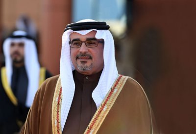 سمو ولي العهد يهنئ سلطان عمان ونائب رئيس الوزراء لشؤون مجلس الوزراء بذكرى يوم النهضة المباركة