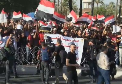 حكومة العراق تعد بتنفيذ مطالب المحتجين سريعا