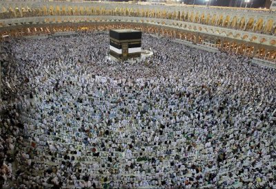 الدوحة "تمنع الحج" والداخل القطري "غاضب جدا"