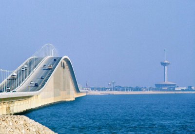 القبض على عصابة لتهريب وترويج المخدرات عبر جسر الملك فهد بقيمة 18 ألف دينار