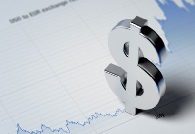 الدولار يتشبث بمكاسبه بدعم من سندات الخزانة