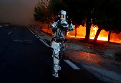 حرائق الغابات تقتل 50 شخصاً في يومين باليونان