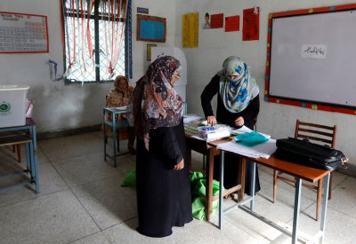 انتخابات باكستان.. تنافس حاد بين نواز شريف ولاعب كريكت