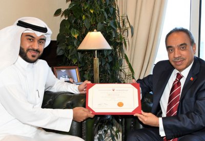 "خلف" يستقبل بوحجي بعد اجتيازه برنامج تنمية للكوادر الوطنية من مكتب النائب الأول