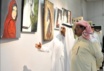 الشعر والتشكيل يجتمعان في فنون الدمام