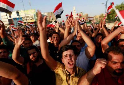 آلاف العراقيين يتظاهرون في بغداد والمدن الكبرى