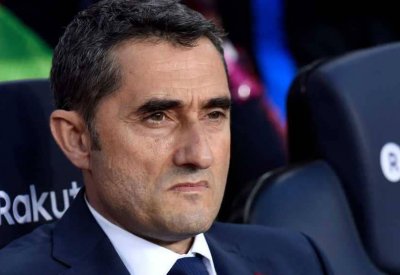 مدرب برشلونة يخرج عن صمته بشأن رحيل رونالدو