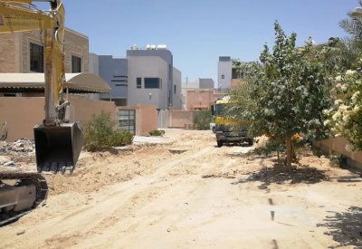 "الأشغال" تبدء تنفيذ مشروع رصف الطرق الترابية بمجمع 1044 في شهركان