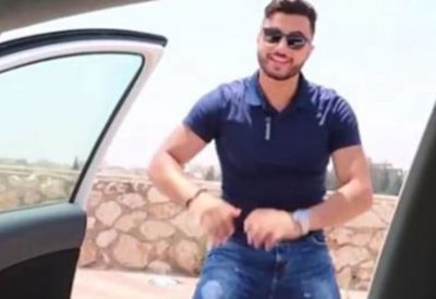تحدي كيكي.. تغريم مصري رقص خارج سيارته