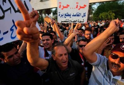 احتجاجات العراق تطيح وزير الكهرباء