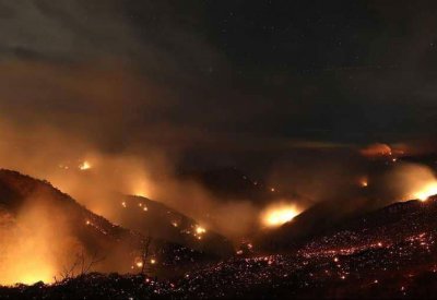 اندلاع 39 حريقا في أنحاء الولايات المتحدة وكاليفورنيا الأسوأ