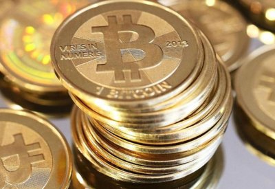 عملة بيتكوين تنزل عن مستوى 8000 دولار