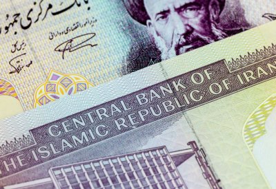 نزيف الريال الإيراني يستمر.. والدولار عند 119 ألف ريال