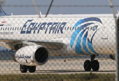 راكب ينقذ طائرة من الحريق