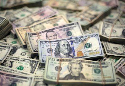 الدولار يتأرجح أمام الين بعد تعديل بنك اليابان سياسته
